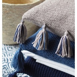 Compleet Breipakket - Kussen - Novita 7 Brothers - Knitted sand coloured pillow in moss stitch