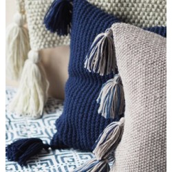 Compleet Breipakket - Kussen - Novita 7 Brothers - Knitted navy coloured textured pillow