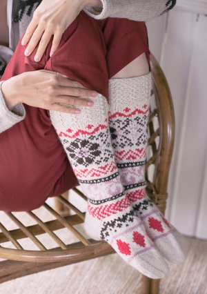 novita 7 brothers ostrobothnian romance knitted socks