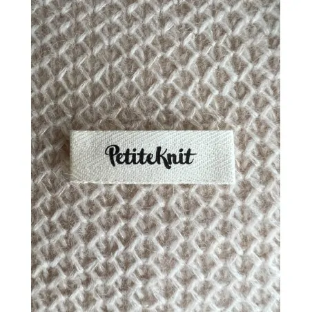 PetiteKnit merklabel